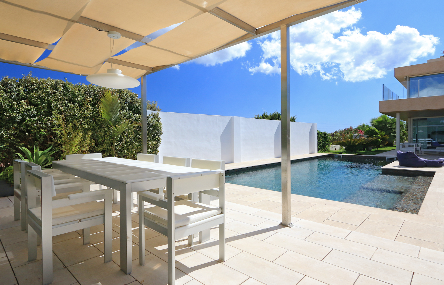 Villa Bellows