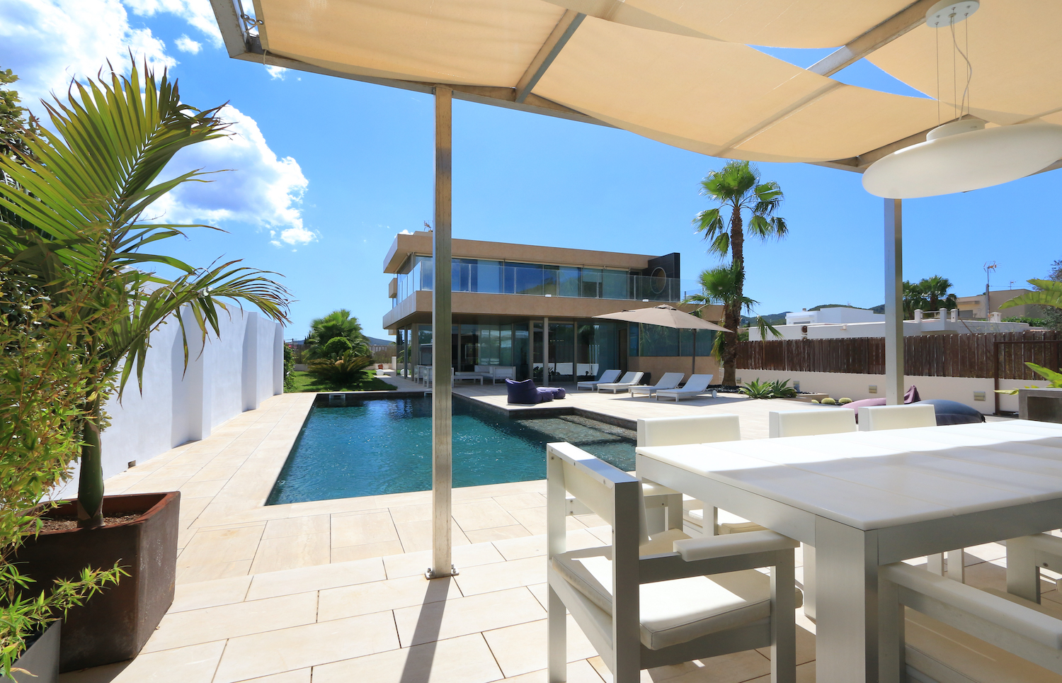Villa Bellows