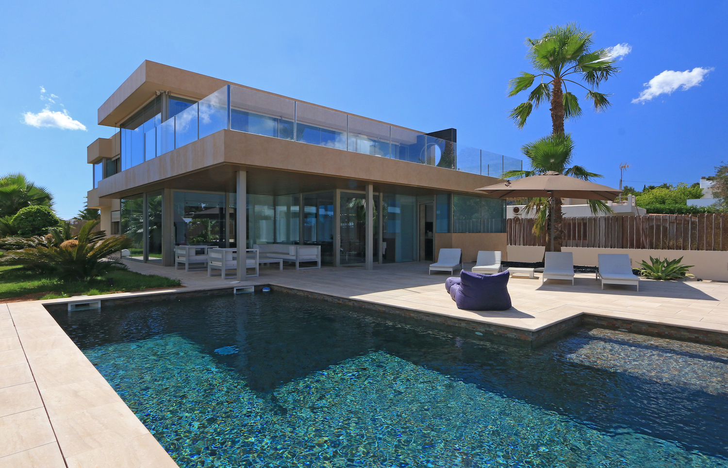 Villa Bellows