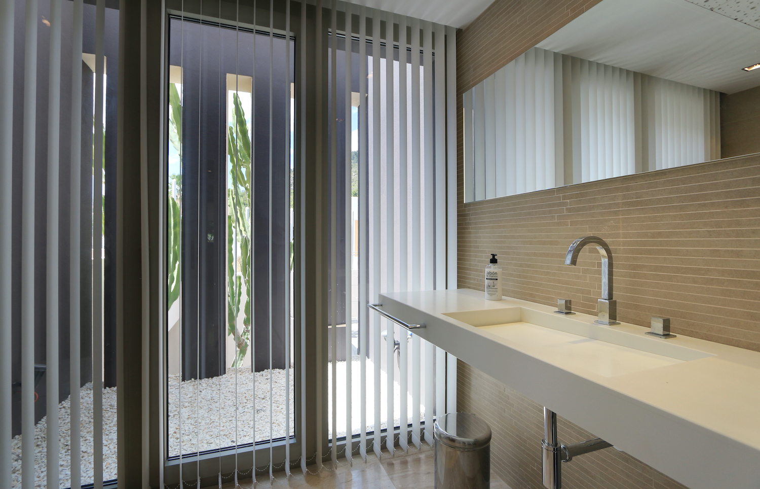 Villa Bellows