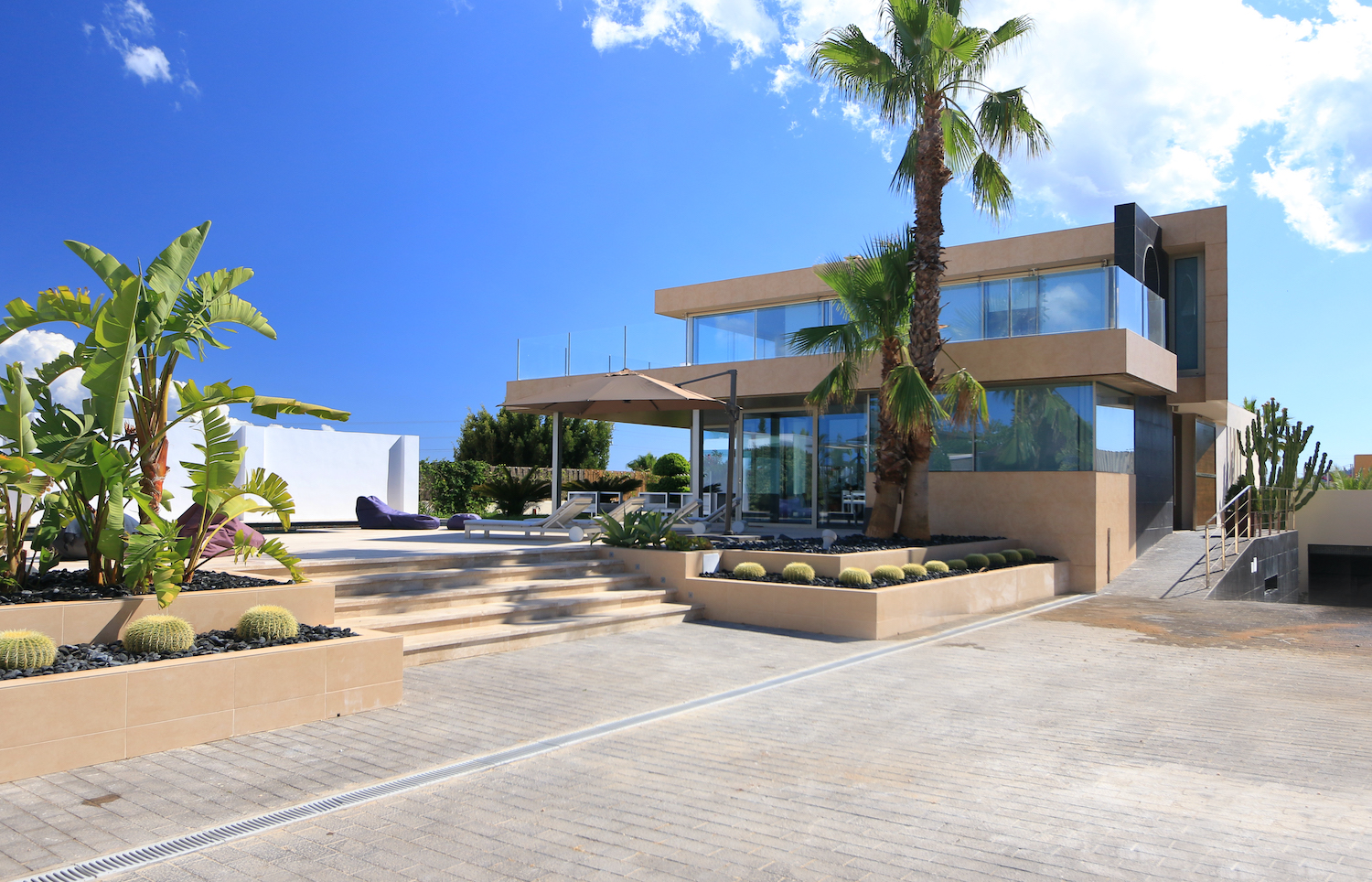 Villa Bellows