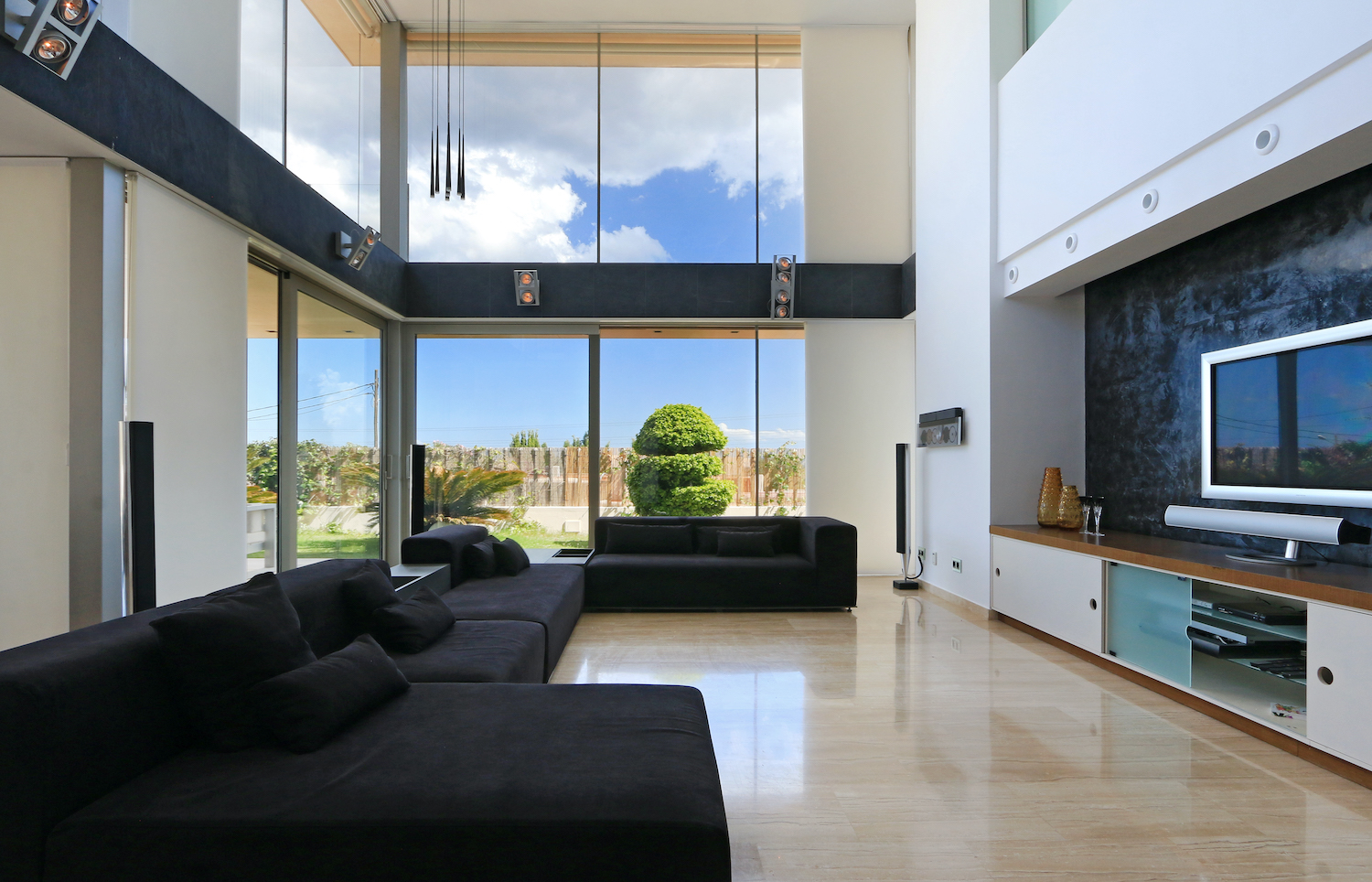 Villa Bellows