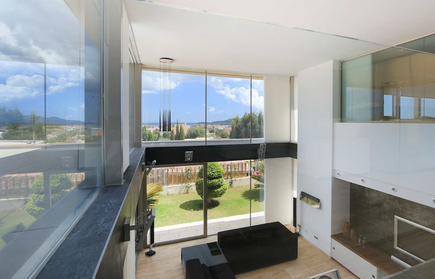 Villa Bellows