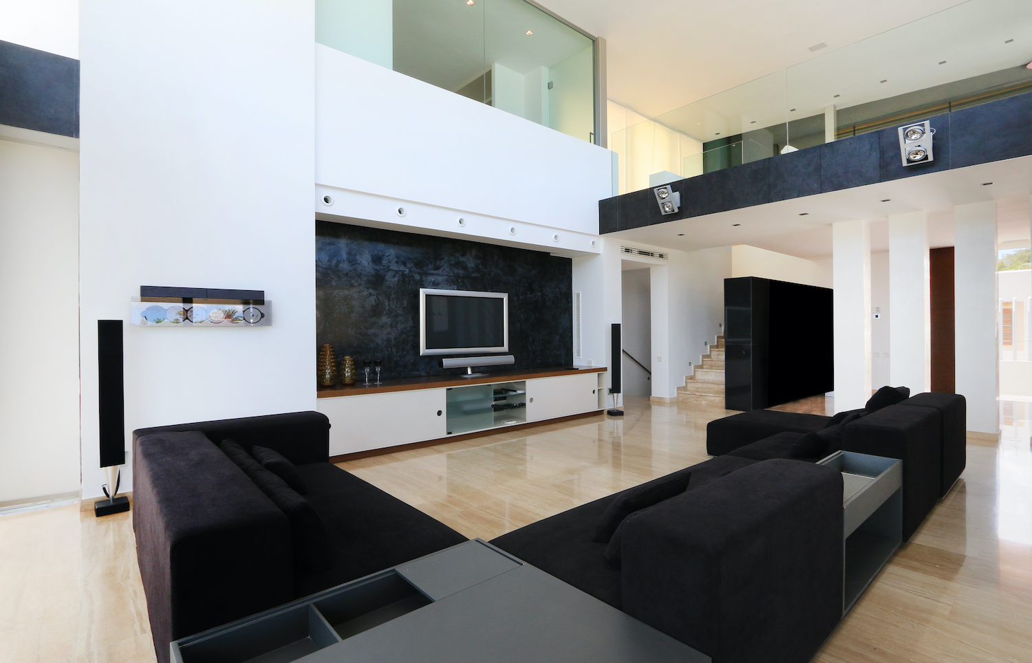 Villa Bellows