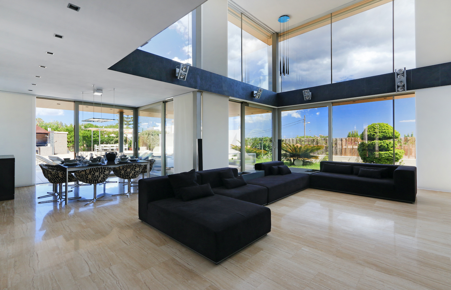 Villa Bellows