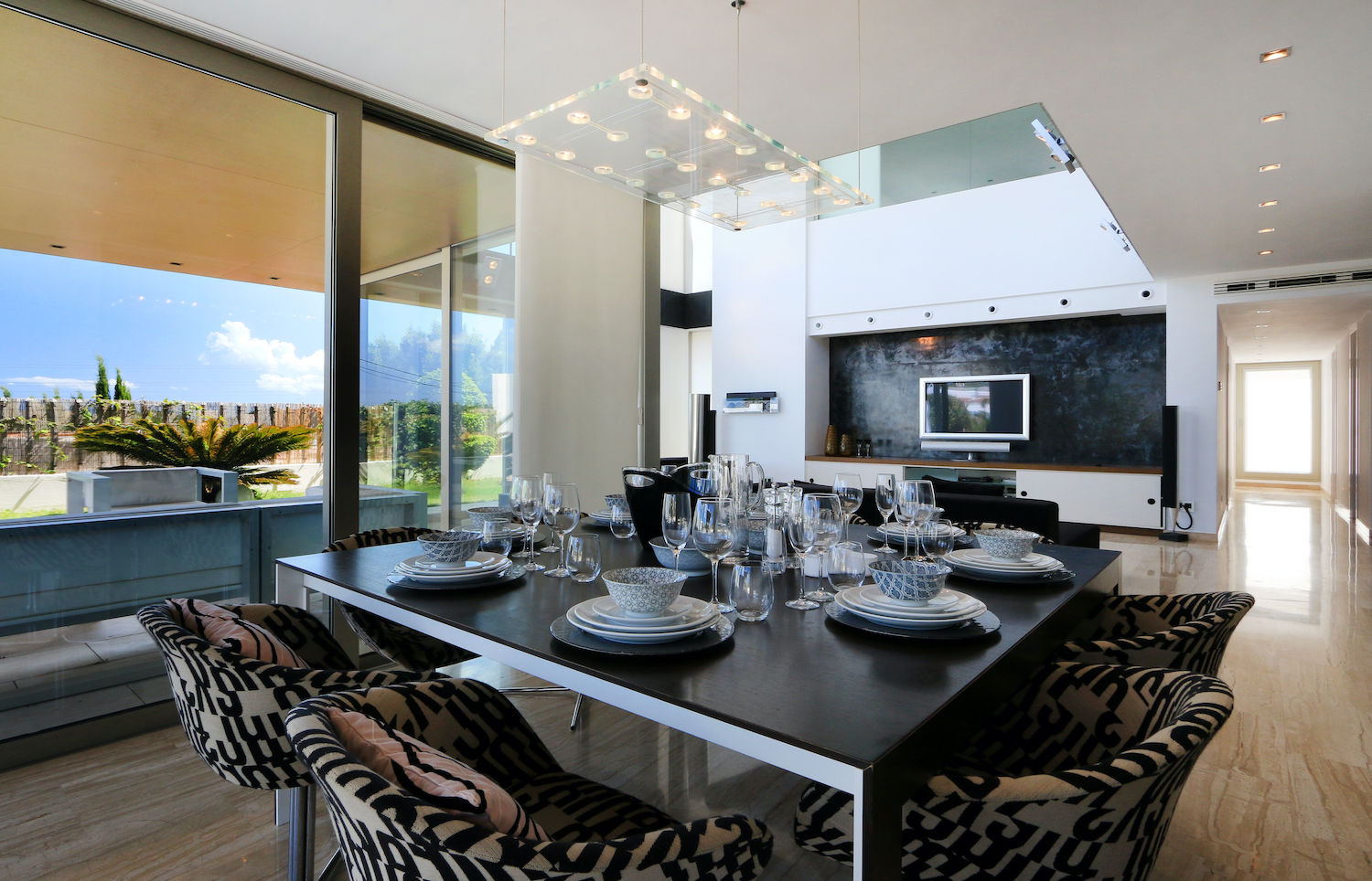 Villa Bellows