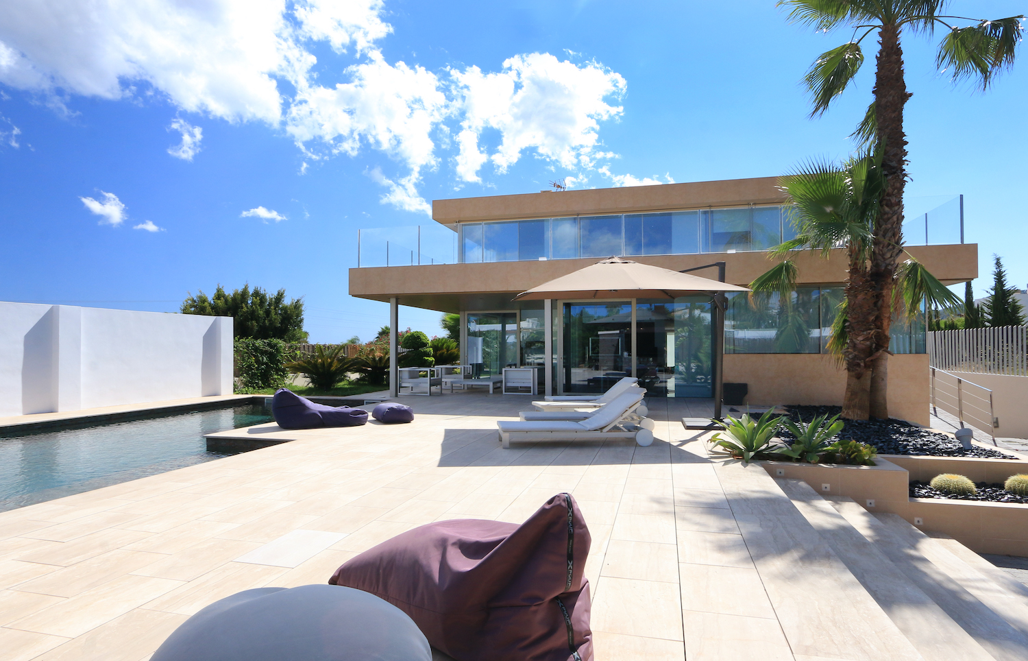 Villa Bellows