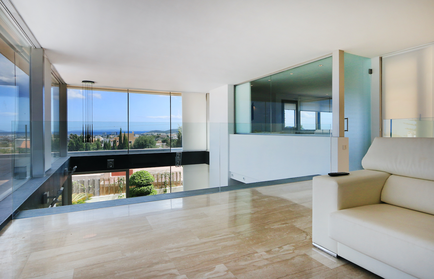 Villa Bellows